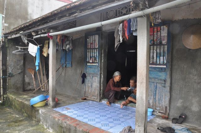 Cụ bà 85 tuổi, mùa đông năm nay không sợ rét nữa rồi! - 2 Cụ bà 85 tuổi, mùa đông năm nay không sợ rét nữa rồi! - 2