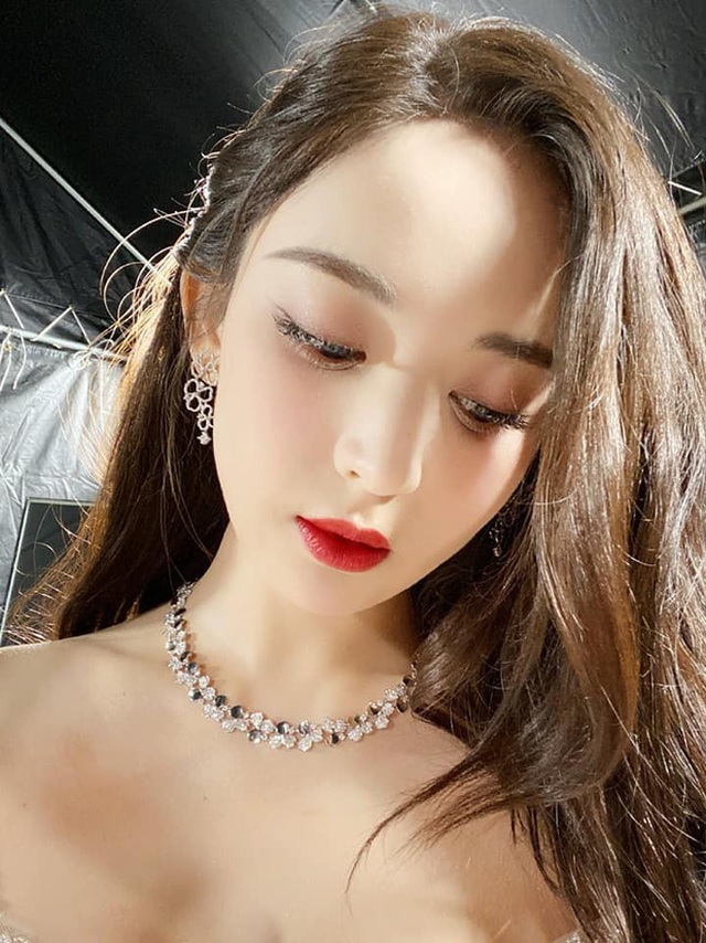 Hút mắt trước nhan sắc như búp bê sống của mỹ nhân Cổ Lực Na Trát - 11