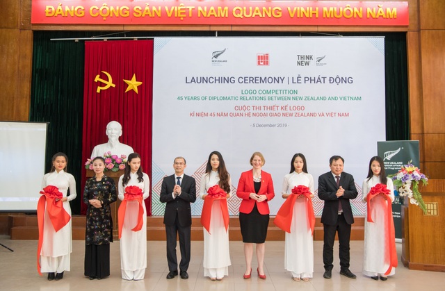 Đại sứ New Zealand chờ đón các tác phẩm sáng tạo của người Việt - 2 Đại sứ New Zealand chờ đón các tác phẩm sáng tạo của người Việt - 2