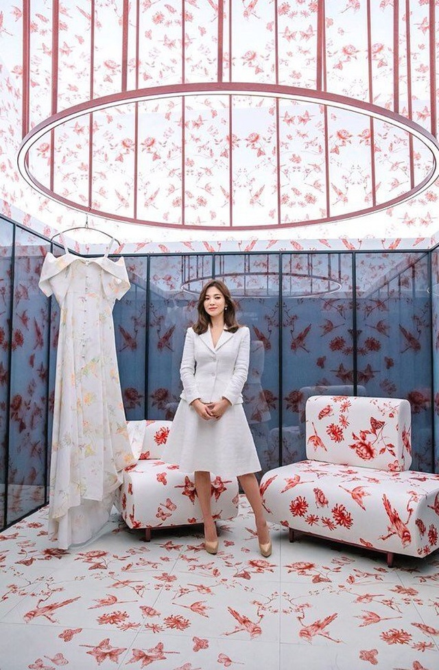 Fan ngưỡng mộ hành trình lột xác của Song Hye Kyo hậu ly hôn - 3 Fan ngưỡng mộ hành trình lột xác của Song Hye Kyo hậu ly hôn - 3