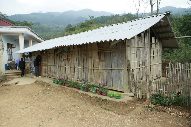 Hàng chục học sinh mầm non “co ro” trong lớp học trên triền núi - 15 Hàng chục học sinh mầm non “co ro” trong lớp học trên triền núi - 15