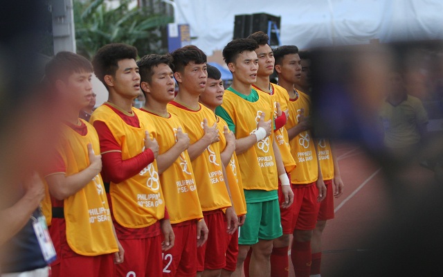 Quang Hải đăm chiêu nhìn đội nhà bị U22 Thái Lan dẫn bàn - 4