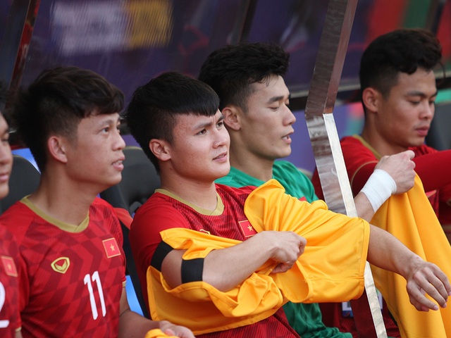 Quang Hải đăm chiêu nhìn đội nhà bị U22 Thái Lan dẫn bàn - 9