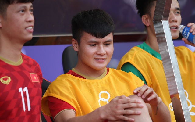 Quang Hải đăm chiêu nhìn đội nhà bị U22 Thái Lan dẫn bàn - 3