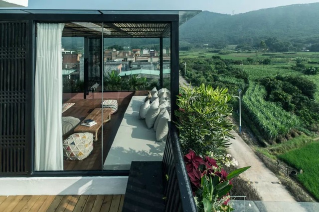 Chán thành phố ngột ngạt, 7 cô gái rủ nhau về quê sống trong ngôi nhà tuyệt đẹp giữa rừng cây - 3