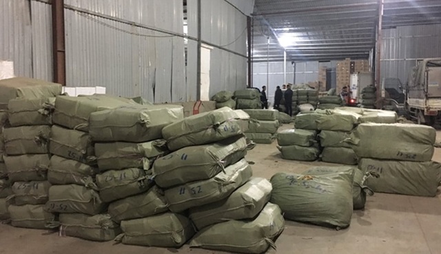 Đường dây buôn lậu hàng trăm tấn thuốc bắc nguỵ trang nông sản - 1 Đường dây buôn lậu hàng trăm tấn thuốc bắc nguỵ trang nông sản - 1