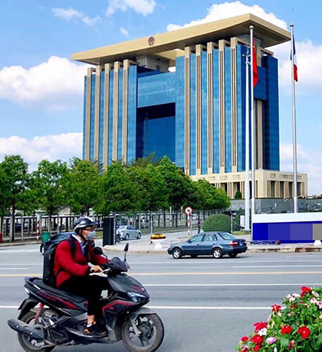 Bình Dương: Vượt hơn 1.300 chỉ tiêu biên chế, bổ nhiệm 25 lãnh đạo chưa đủ điều kiện - 1 Bình Dương: Vượt hơn 1.300 chỉ tiêu biên chế, bổ nhiệm 25 lãnh đạo chưa đủ điều kiện - 1