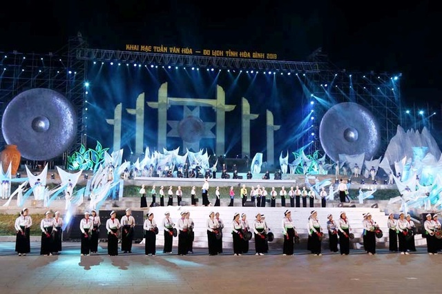 Khai mạc tuần văn hóa du lịch “Hòa Bình – Miền đất sử thi” - 3 Khai mạc tuần văn hóa du lịch “Hòa Bình – Miền đất sử thi” - 3