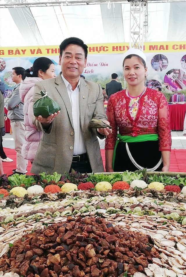 “Mâm cỗ lá truyền thống của người Mường lớn nhất Việt Nam” - Ảnh minh hoạ 7