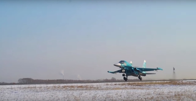 Video “xe tăng bay” Su-34 Nga phô diễn kỹ thuật điêu luyện - 1 Video “xe tăng bay” Su-34 Nga phô diễn kỹ thuật điêu luyện - 1