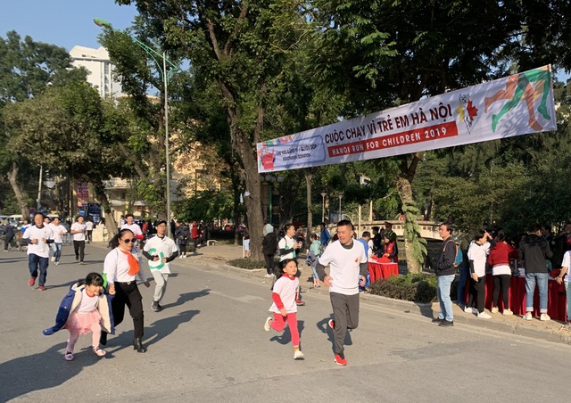 Các đại sứ tham gia chạy vì trẻ em Hà Nội 2019 - Ảnh minh hoạ 14