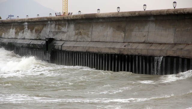 Kè biển bảo vệ sân bay Tuy Hòa bị uy hiếp - 3 Kè biển bảo vệ sân bay Tuy Hòa bị uy hiếp - 3
