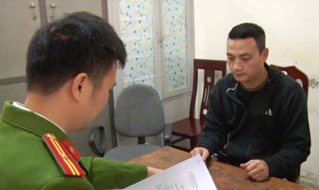 Ông trùm đường dây cá độ bóng đá mỗi tháng 75 tỉ sa lưới - 1 Ông trùm đường dây cá độ bóng đá mỗi tháng 75 tỉ sa lưới - 1