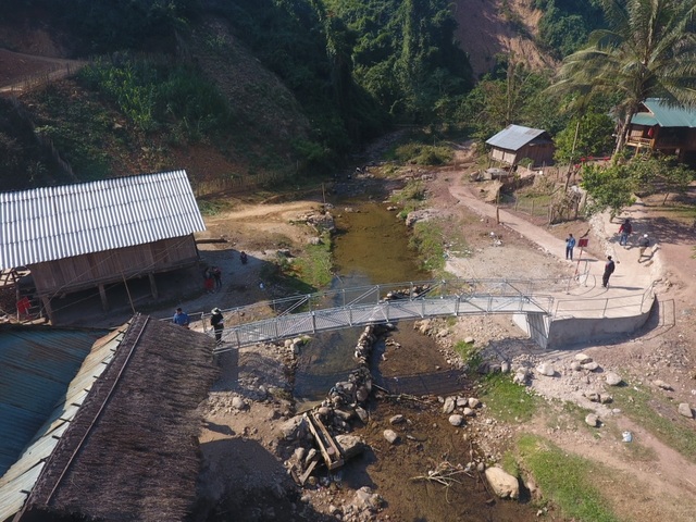 Khánh thành cây cầu mơ ước thứ 17, nâng bước chân bà con dân bản Na Kho - 22 Khánh thành cây cầu mơ ước thứ 17, nâng bước chân bà con dân bản Na Kho - 22