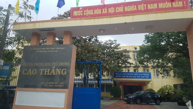 Tạm đình chỉ thầy giáo bị tố nói nữ sinh “hàng to”, “thầy tán em được không” - 4 Tạm đình chỉ thầy giáo bị tố nói nữ sinh “hàng to”, “thầy tán em được không” - 4