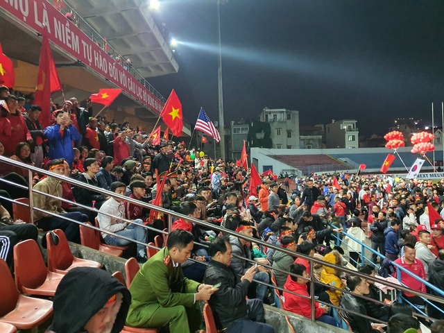 Vỡ òa với 3 bàn thắng của Văn Hậu, Hùng Dũng - 16 Vỡ òa với 3 bàn thắng của Văn Hậu, Hùng Dũng - 16