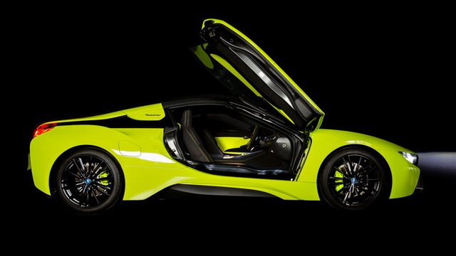 Cận cảnh chiếc BMW i8 Roadster màu xanh neon độc nhất vô nhị - 4