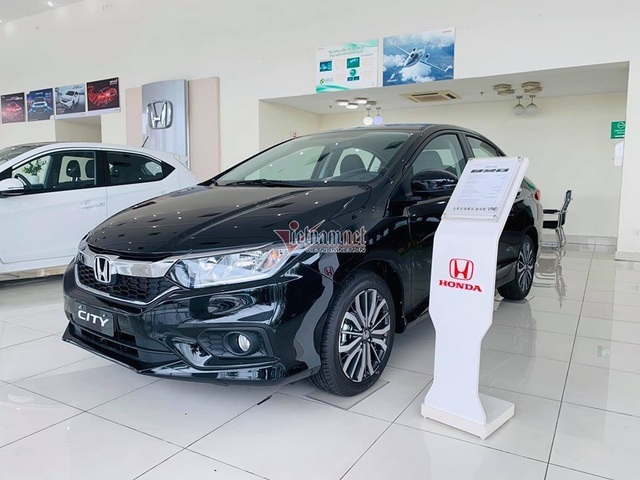 Đón năm mới, từ xe sang đến xe bình dân đua nhau hạ giá - 3 Đón năm mới, từ xe sang đến xe bình dân đua nhau hạ giá - 3