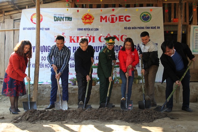 Báo Dân trí khởi công xây dựng trường Mầm non sát biên giới Việt - Lào - 2 Báo Dân trí khởi công xây dựng trường Mầm non sát biên giới Việt - Lào - 2