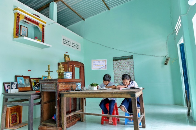 Mái nhà mới, không gỉ sét cho gần 300 hộ gia đình từ Tôn Zacs® + Công nghệ INOK™ - 2 Mái nhà mới, không gỉ sét cho gần 300 hộ gia đình từ Tôn Zacs® + Công nghệ INOK™ - 2