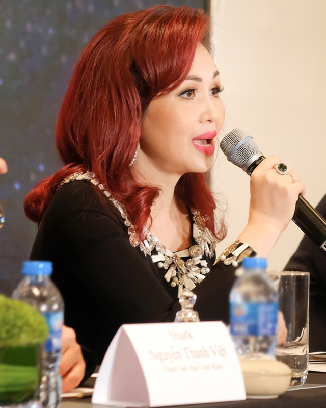 Bị ném đá, Phương Mai vẫn tiếp tục làm MC dù mới sinh con chưa đầy tháng - 7 Bị ném đá, Phương Mai vẫn tiếp tục làm MC dù mới sinh con chưa đầy tháng - 7