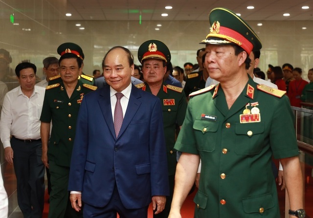 Thủ tướng hào hứng khi thăm bệnh viện đầu tiên có trực thăng cứu hộ - 3 Thủ tướng hào hứng khi thăm bệnh viện đầu tiên có trực thăng cứu hộ - 3