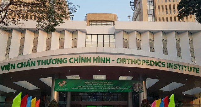 Thủ tướng hào hứng khi thăm bệnh viện đầu tiên có trực thăng cứu hộ - 2 Thủ tướng hào hứng khi thăm bệnh viện đầu tiên có trực thăng cứu hộ - 2