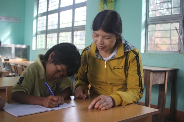 Thầy cô vượt “cổng trời” đi “gieo chữ” cho học sinh vùng cao - 6