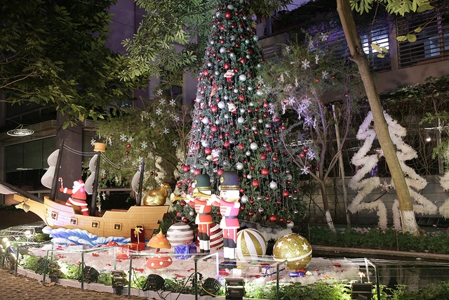 Trường đầu tư máy phun tuyết nhân tạo, sinh viên tha hồ sống ảo mùa Noel - 6 Trường đầu tư máy phun tuyết nhân tạo, sinh viên tha hồ sống ảo mùa Noel - 6