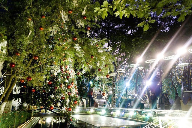 Trường đầu tư máy phun tuyết nhân tạo, sinh viên tha hồ sống ảo mùa Noel - 8 Trường đầu tư máy phun tuyết nhân tạo, sinh viên tha hồ sống ảo mùa Noel - 8