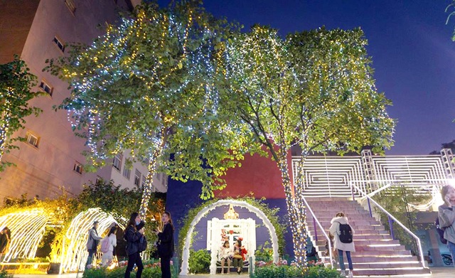Trường đầu tư máy phun tuyết nhân tạo, sinh viên tha hồ sống ảo mùa Noel - 9 Trường đầu tư máy phun tuyết nhân tạo, sinh viên tha hồ sống ảo mùa Noel - 9