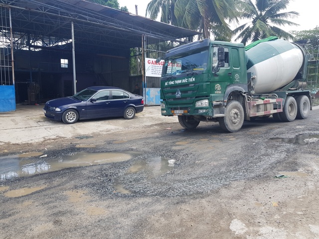Dân than tuyến đường nát bét, chờ mãi vẫn chưa được sửa - 3 Dân than tuyến đường nát bét, chờ mãi vẫn chưa được sửa - 3
