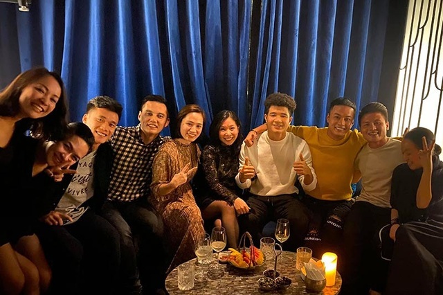 Mối thân tình đặc biệt giữa dàn cầu thủ U22 với loạt sao Việt đình đám - 6 Mối thân tình đặc biệt giữa dàn cầu thủ U22 với loạt sao Việt đình đám - 6