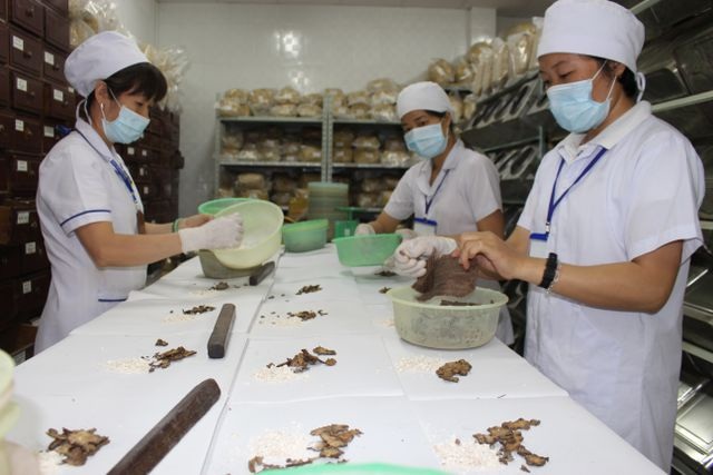 Chớ vội mua thuốc gia truyền trước khi xác minh những thông tin này - 2 Chớ vội mua thuốc gia truyền trước khi xác minh những thông tin này - 2