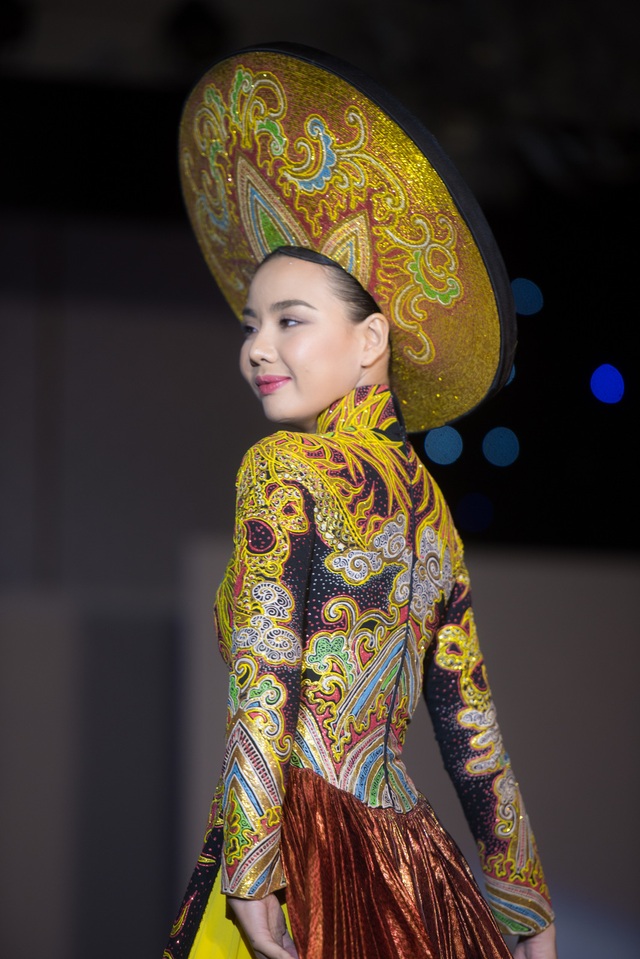 Lại Thanh Hương duyên dáng với áo dài - 2 Lại Thanh Hương duyên dáng với áo dài - 2