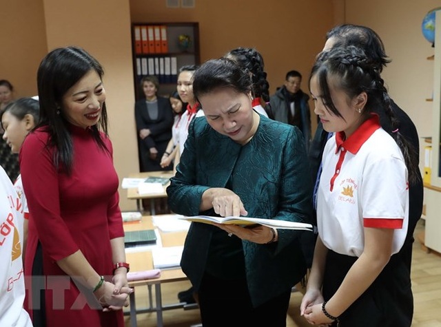 Chủ tịch Quốc hội thăm lớp học tiếng Việt tại thủ đô của Belarus - 3 Chủ tịch Quốc hội thăm lớp học tiếng Việt tại thủ đô của Belarus - 3