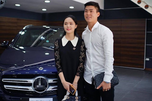 Trung vệ Bùi Tiến Dũng mua xế hộp bạc tỷ sành điệu tặng hôn thê - 5 Trung vệ Bùi Tiến Dũng mua xế hộp bạc tỷ sành điệu tặng hôn thê - 5