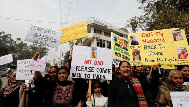 Chồng bỏ trốn ra nước ngoài, hàng ngàn phụ nữ Ấn Độ đòi hủy hộ chiếu