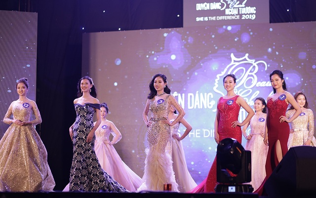 Lộ diện tân Hoa khôi ĐH Ngoại thương Hà Nội - 2 Lộ diện tân Hoa khôi ĐH Ngoại thương Hà Nội - 2