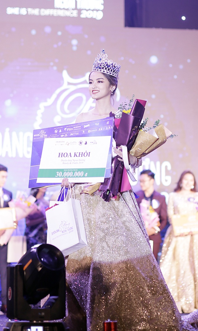 Lộ diện tân Hoa khôi ĐH Ngoại thương Hà Nội - 7 Lộ diện tân Hoa khôi ĐH Ngoại thương Hà Nội - 7