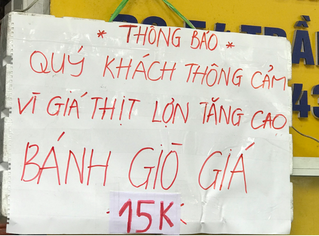 Càng gần Tết càng bị lái buôn ép giá, người bán lẻ thịt lợn chỉ nhập nửa hàng - 2 Càng gần Tết càng bị lái buôn ép giá, người bán lẻ thịt lợn chỉ nhập nửa hàng - 2