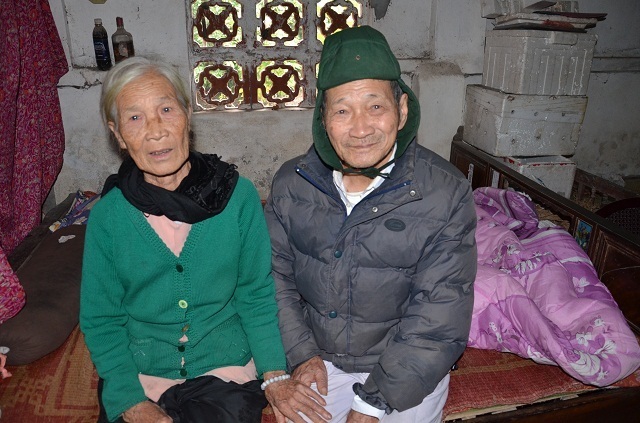 Cụ bà ngót 80 tuổi gánh chồng con được bạn đọc Dân trí giúp đỡ hơn 100 triệu đồng - 6