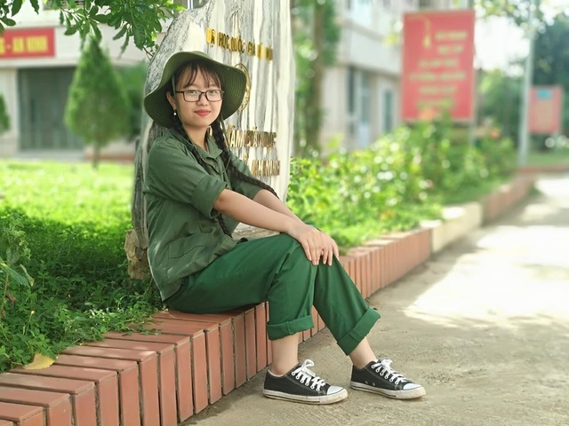 Nữ chủ nhiệm CLB sinh viên HMông mở lớp dạy tiếng Anh miễn phí - 1 Nữ chủ nhiệm CLB sinh viên HMông mở lớp dạy tiếng Anh miễn phí - 1