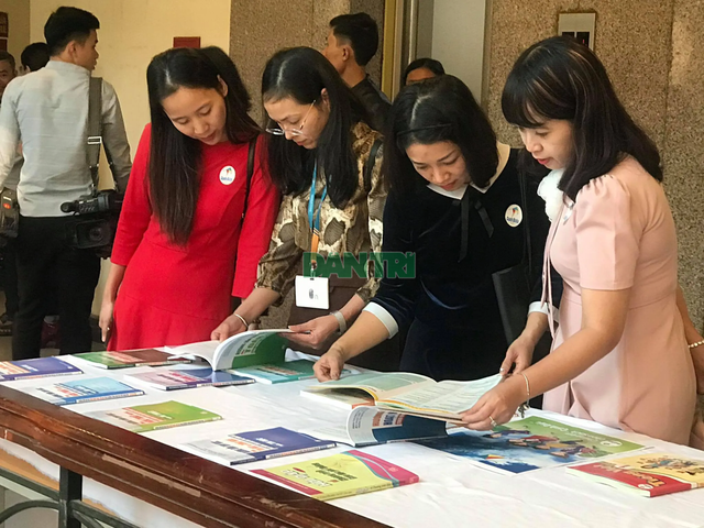 Bộ GDĐT yêu cầu Hội đồng bỏ phiếu kín khi lựa chọn SGK mới - 2 Bộ GDĐT yêu cầu Hội đồng bỏ phiếu kín khi lựa chọn SGK mới - 2