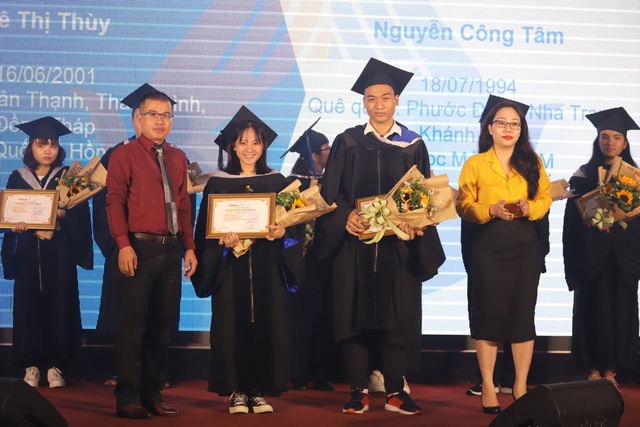 50 thủ khoa, á khoa đại học nhận học bổng vượt khó 2019 - 1 50 thủ khoa, á khoa đại học nhận học bổng vượt khó 2019 - 1