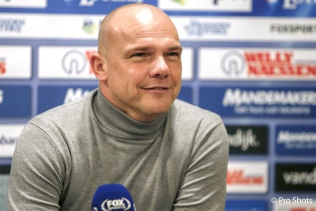 HLV Heerenveen chưa tính việc để Văn Hậu ra sân ở giải Hà Lan - 2 HLV Heerenveen chưa tính việc để Văn Hậu ra sân ở giải Hà Lan - 2