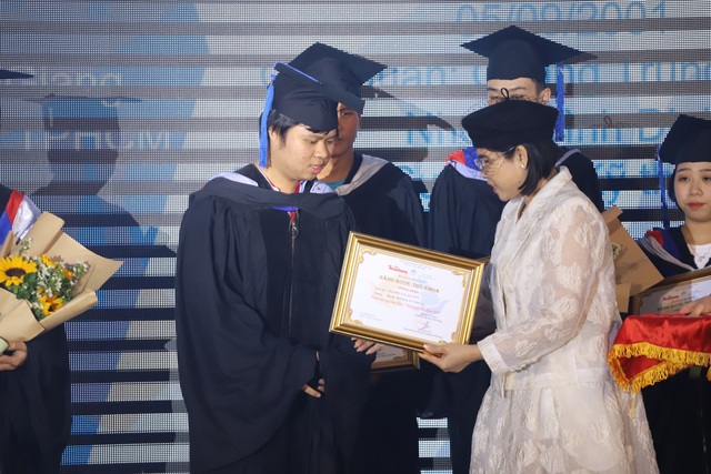 50 thủ khoa, á khoa đại học nhận học bổng vượt khó 2019 - 2 50 thủ khoa, á khoa đại học nhận học bổng vượt khó 2019 - 2