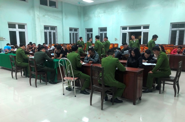 Hàng chục đối tượng nam nữ cùng “phê” ma túy trong đêm ở nhà nghỉ - 7 Hàng chục đối tượng nam nữ cùng “phê” ma túy trong đêm ở nhà nghỉ - 7