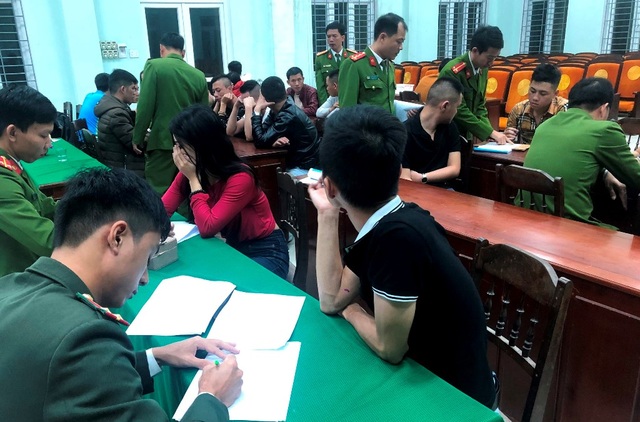 Hàng chục đối tượng nam nữ cùng “phê” ma túy trong đêm ở nhà nghỉ - 5 Hàng chục đối tượng nam nữ cùng “phê” ma túy trong đêm ở nhà nghỉ - 5