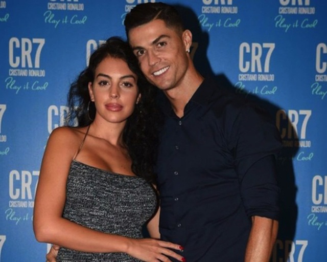 Xúc động trước cử chỉ tình yêu ngọt ngào mà C.Ronaldo dành cho bạn gái - 4 Xúc động trước cử chỉ tình yêu ngọt ngào mà C.Ronaldo dành cho bạn gái - 4